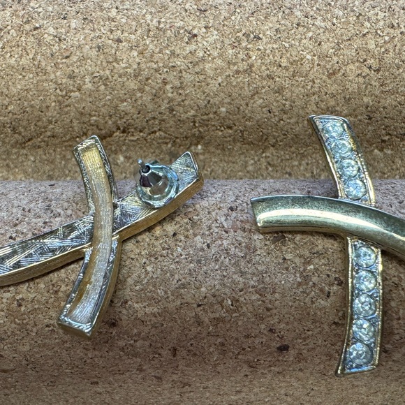 Vintage STATEMENT Earrings Designer Unsigned Gold Tone XOXO - Picture 11 of 17